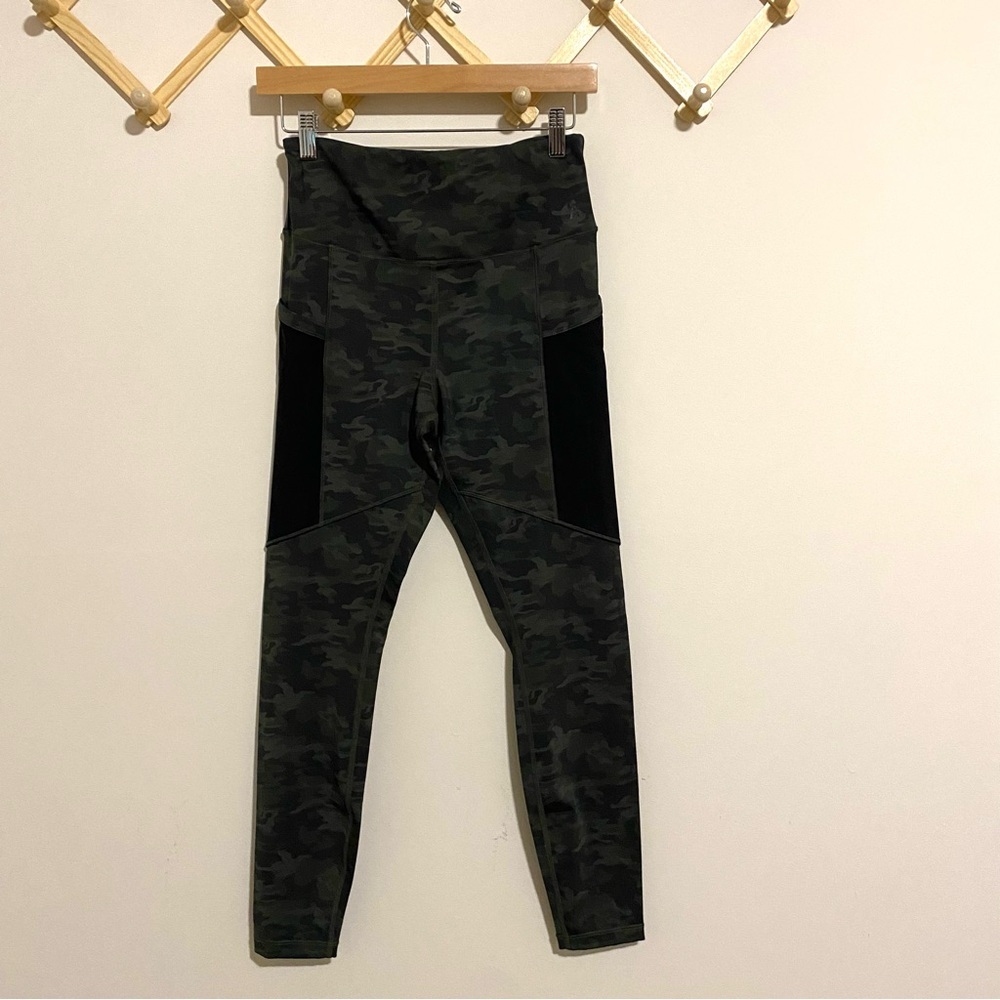 Good American Green Camo Leggings size Large